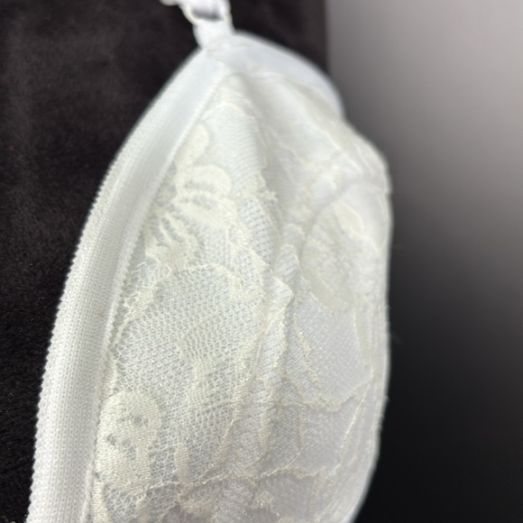 PrettyLittleThing Bandage Corset Crop,lace overlay,dip hem,bust cup,zipper back - Picture 5 of 11